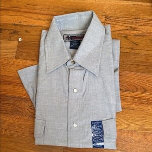 *NWT* Men's blue Short Sleeve Shirt